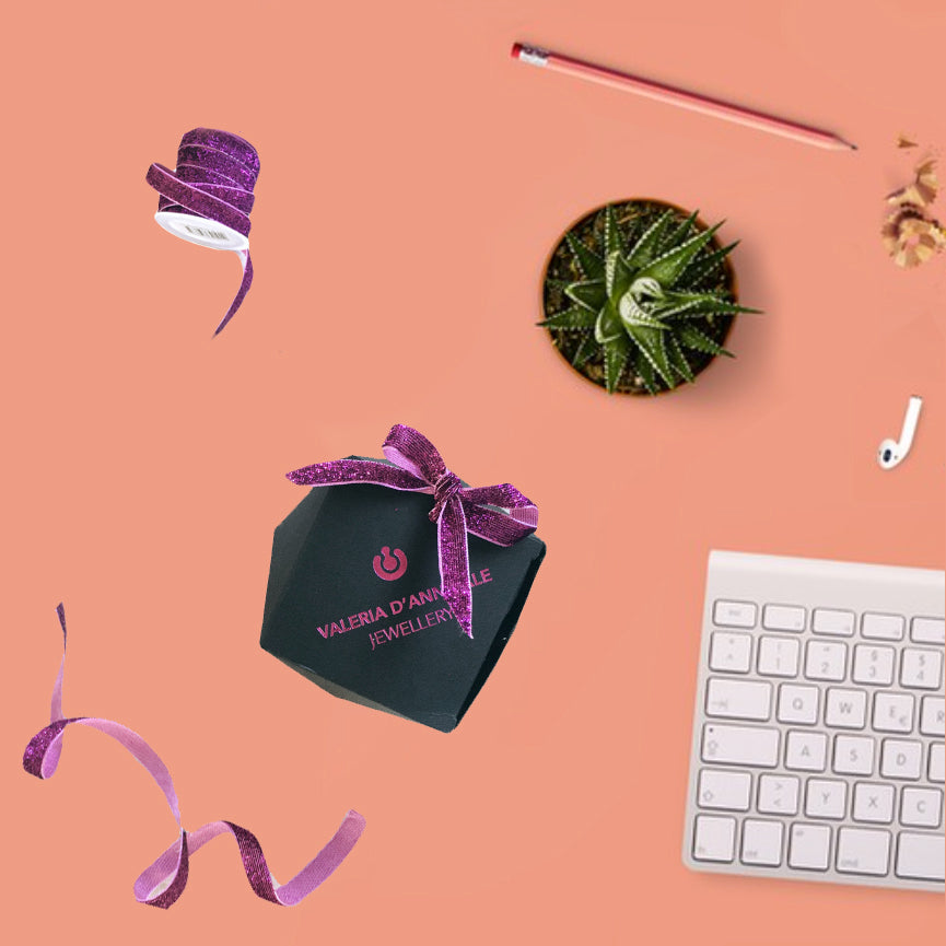 The best 5 Gifts for fashion lovers working from home